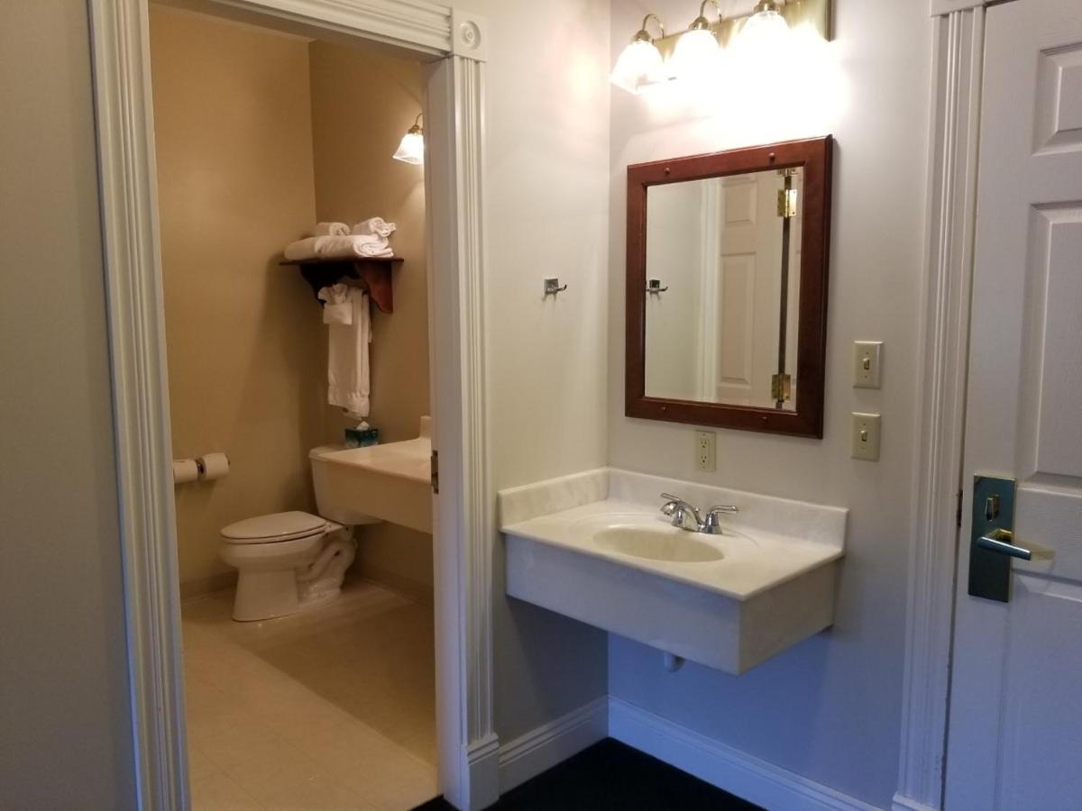 Inn At Amish Door Wilmot 외부 사진